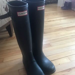 Like new hunter boots 8 with lots of socks